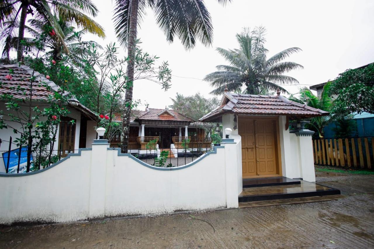 Periyar Heritage Теккаді Екстер'єр фото